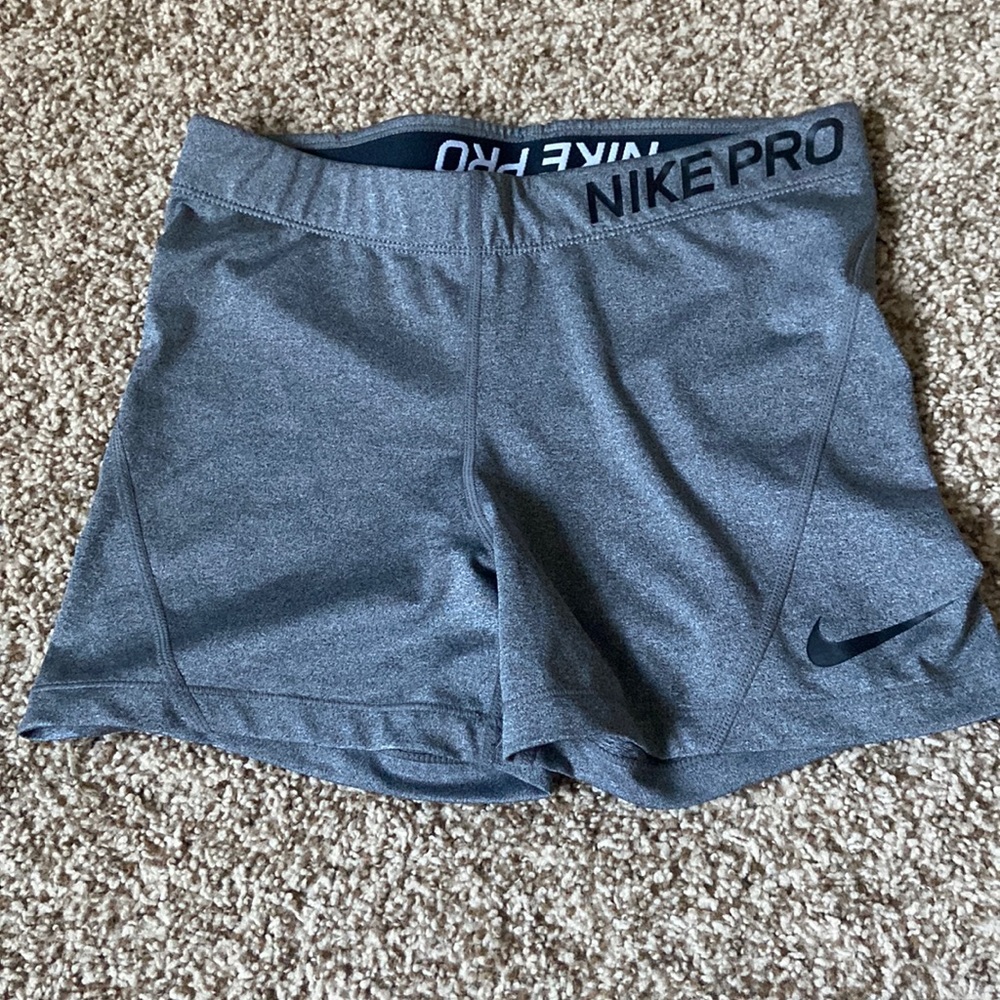 Nike Pros, Size M
